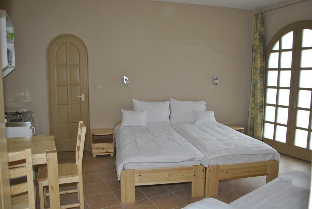 Sarvarfuerdo Apartmanhaz Apartment *